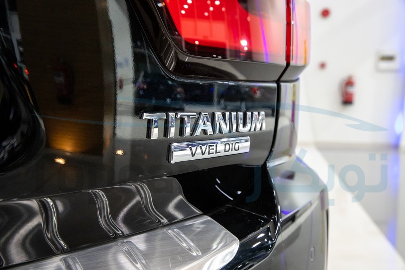 نيسان باترول SE Titanium V8 2023 - الصور الخارجية - اسود - 7