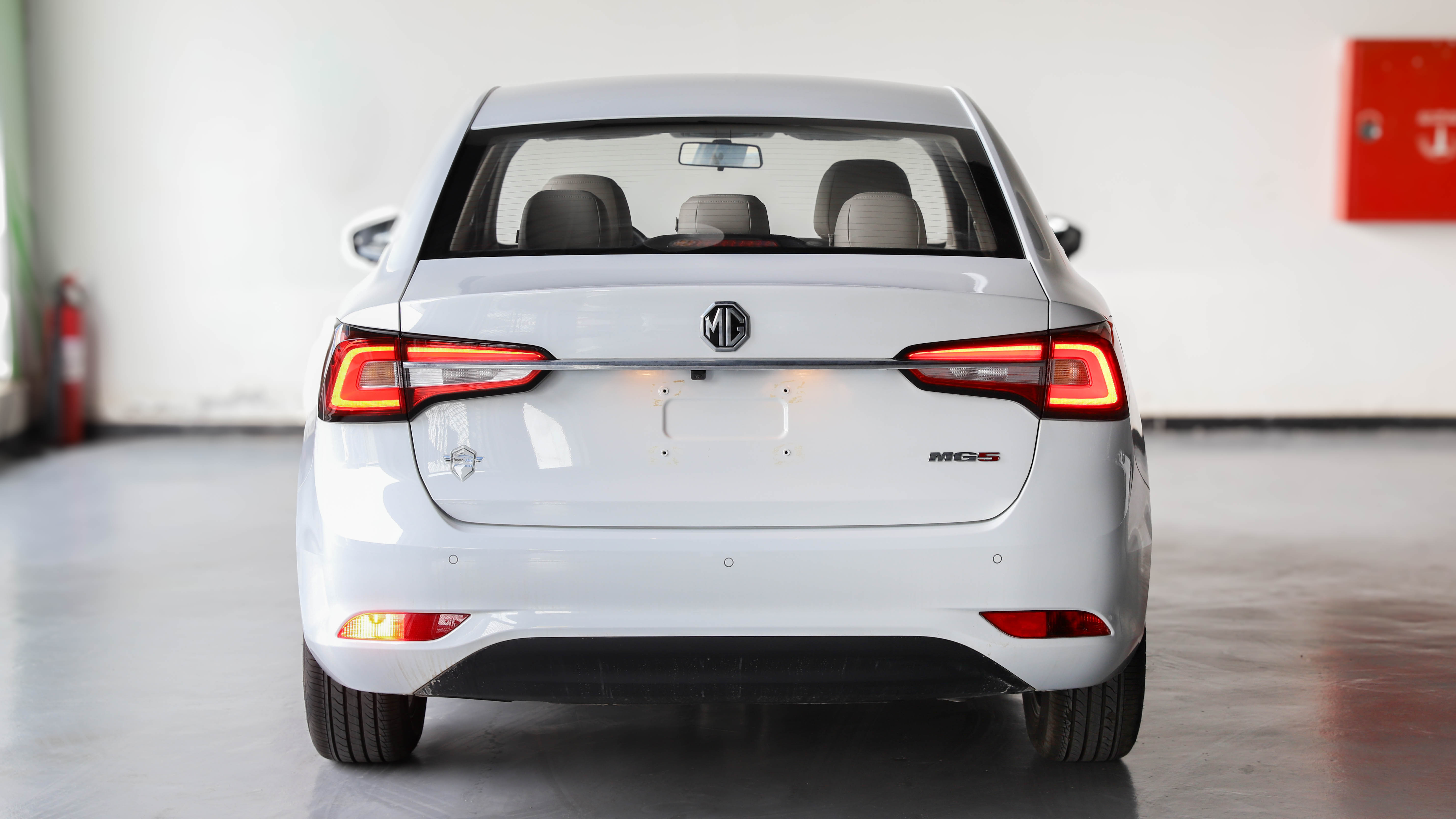 MG MG 5 Luxury 2023 - Outer images - White - 2